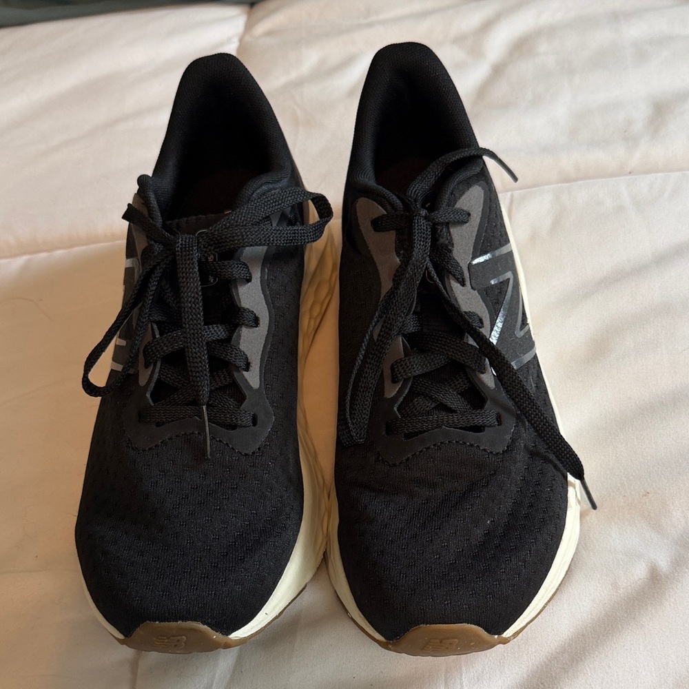 New Balance Women’s Fresh Foam Arishi v4 Black Running Shoes size 8.5